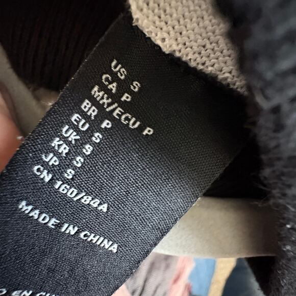 Mickey Mouse Disney Forever 21 Sweatshirt Rainbow Sleeve Graphic Crew Limited Ed - Picture 6 of 9